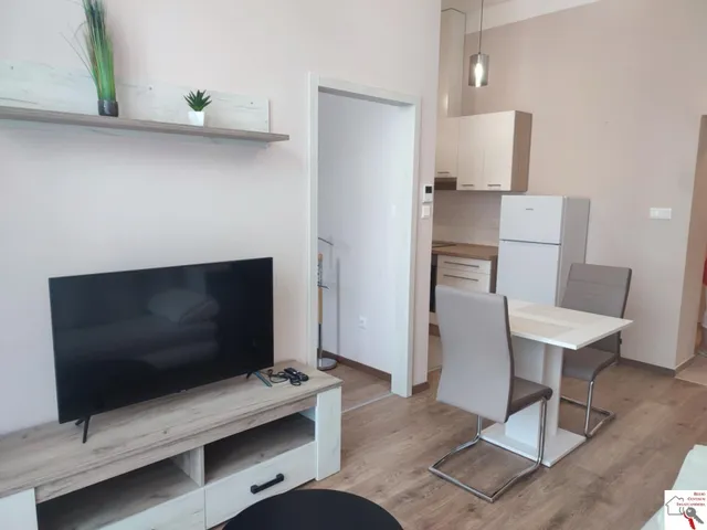 Kiadó lakás Pécs, Belváros, Kiadó újépítésű 3/1 emeleti erkélyes tégla lakás Pécsett, a Munkácsy M. utcában 45 nm