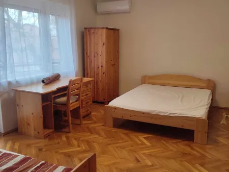 Kiadó lakás Pécs, Belváros, Kiadó nappali + 2 hálós, 2 erkélyes lakás Pécsett a Szent István téren 82 nm