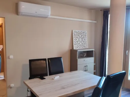 Kiadó lakás Pécs, Belváros, Kiadó nappali + 2 hálós, 1. em. erkélyes lakás Pécsett a Jókai utcában 63 nm