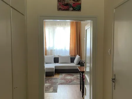 Kiadó lakás Pécs, Uránváros, Kiadó földszinti másfél szobás tégla lakás Pécsett a Páfrány utcában 40 nm