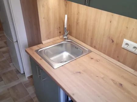 Kiadó lakás Pécs, Egyetemváros, Kiadó 10/1 em. extrán felújított panel lakás Pécsett az Ifjúság útján 36 nm