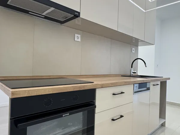 Eladó lakás Pécs, Kertváros, Eladó frissen felújított 4 em. 2 szobás, erkélyes panel lakás Pécsett a Sarolta utcában 54 nm