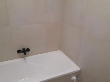 Eladó lakás Pécs, Kertváros, Eladó prémium felújított két szobás, erkélyes lakás Pécsett, a Sarolta utcában 54 nm