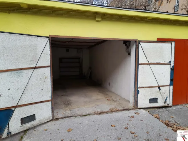 Eladó garázs Pécs, Uránváros 17 nm