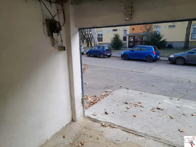 Eladó garázs Pécs, Uránváros, Eladó garázs Pécsett az Ajtósi Dürer utcában 17 nm