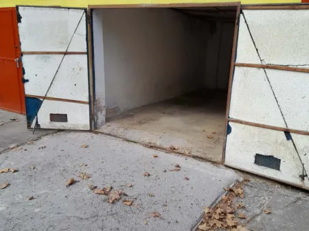 Eladó garázs Pécs, Uránváros, Eladó garázs Pécsett az Ajtósi Dürer utcában 17 nm