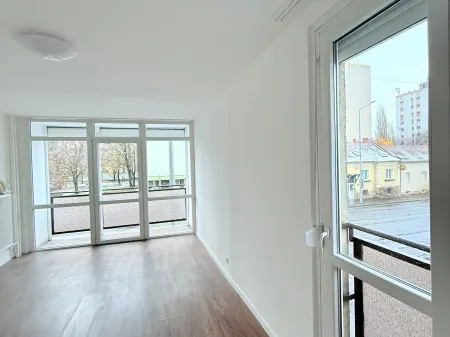 Eladó lakás Pécs, Egyetemváros, Eladó 4/1 emeleti 3 szobás, erkélyes frissen felújított lakás Pécsett a Megyeri térnél 64 nm