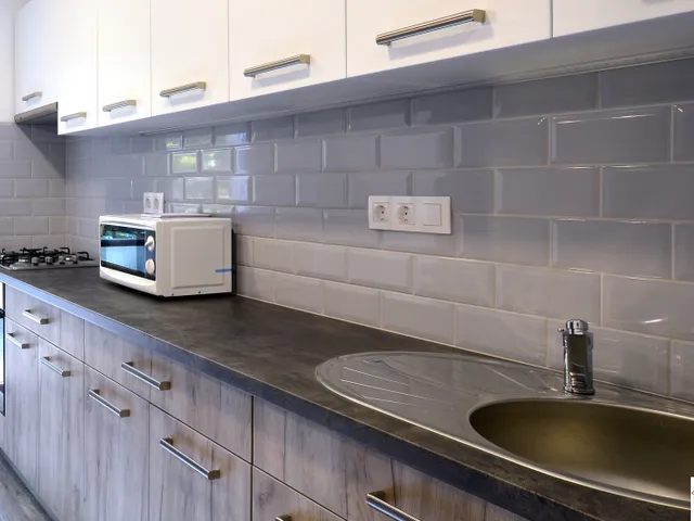 Eladó lakás Pécs, Egyetemváros, Eladó frissen felújított 4/1 em. 3 szobás, erkélyes lakás Pécsett, Uránvárosban 54 nm