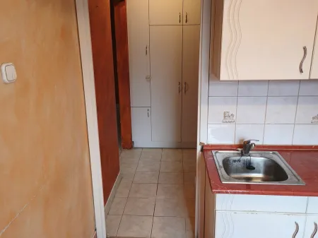 Eladó lakás Pécs, Kertváros, Eladó 4/3 emeleti, 3 szobás, erkélyes panellakás Pécsett a Maléter Pál úton 67 nm