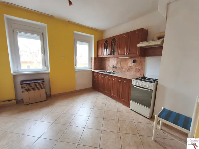 Eladó lakás Pécs, Eladó 3. emeleti garzon Pécsett a Kandó Kálmán utcában 40 nm