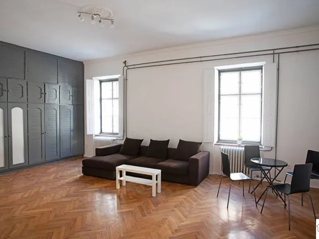Kiadó lakás Pécs, Belváros 102 nm