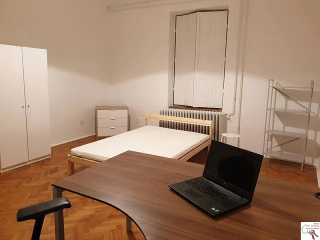 Kiadó lakás Pécs, Belváros, Kiadó nappali + 2 hálós, téglalakás gk. beállóval Pécsett a Felsőmalom utcában 102 nm