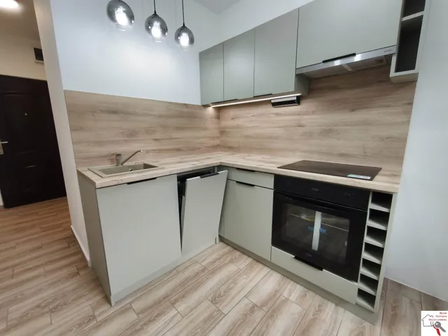 Eladó lakás Pécs, Kertváros, Eladó 4/3 emeleti, 2 szobás, erkélyes, felújított panel lakás Pécsett a Maléter Pál úton 52 nm