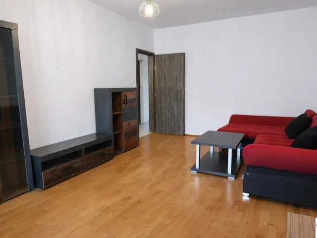 Kiadó lakás Pécs, Kertváros, Kiadó 4/2 emeleti 3 szobás, erkélyes, felújított lakás Pécsett az Etelka utcában 64 nm