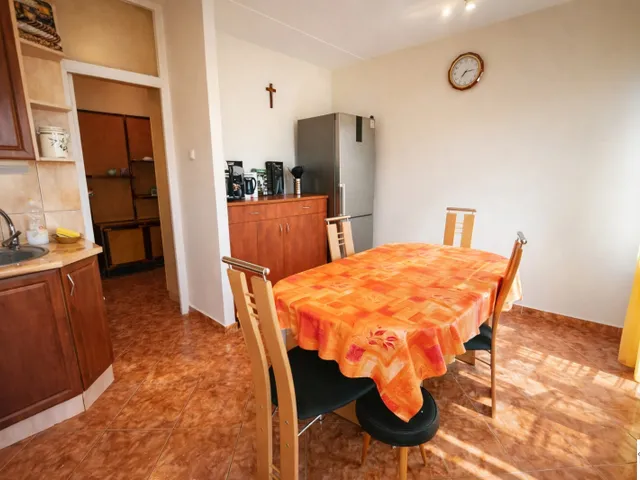 Eladó lakás Pécs, Kertváros, Eladó 4/1 em., 3,5 szobás, erkélyes lakás Pécsett a Malomvölgyi városrészben 74 nm