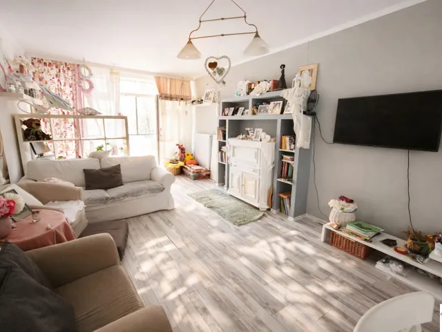 Eladó lakás Pécs, Kertváros, Eladó 4/3 emeleti, 2 szobás, szép állapotú lakás Pécsett a Nagy Imre úton 61 nm