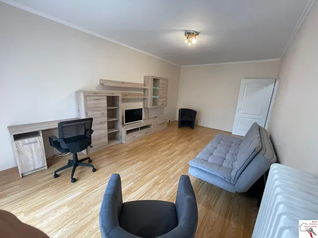 Kiadó lakás Pécs, Egyetemváros, Kiadó 4/1 emeleti 2 szobás, erkélyes, felújított lakás Pécsett a Váci M. utcában 54 nm