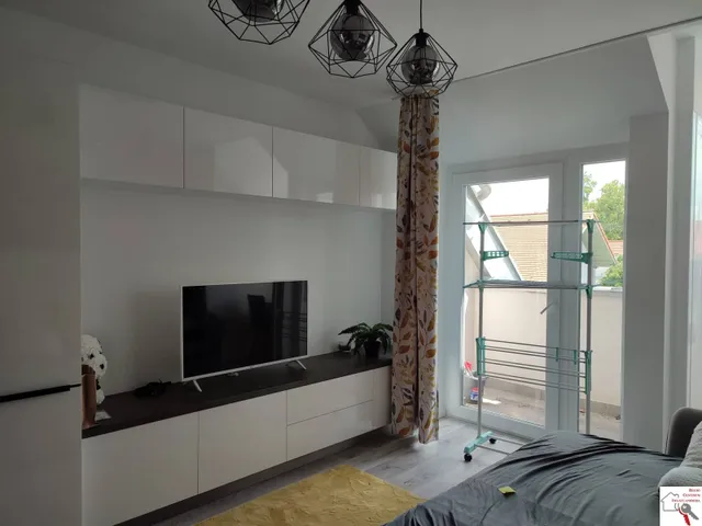 Kiadó lakás Pécs, Belváros, Kiadó 4/3 em., liftes, geotermikus stúdió lakás Pécsett a Koller utcában 35 nm