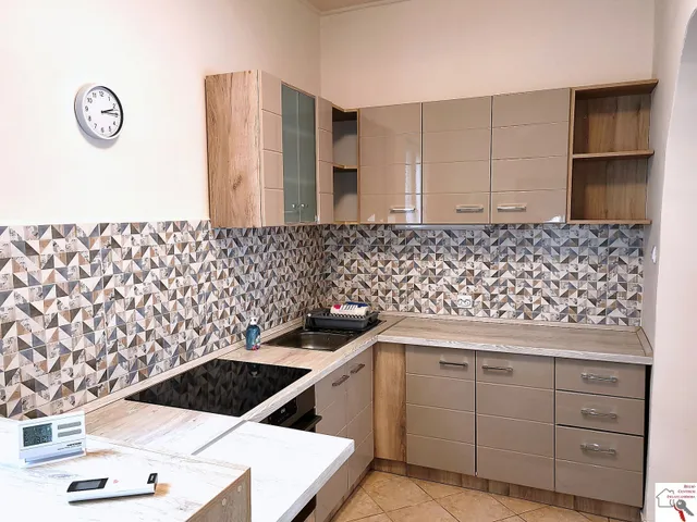 Eladó lakás Pécs, Belváros, Eladó felújított 1,5 szobás tégla lakás Pécsett a belváros csendes utcájában 47 nm