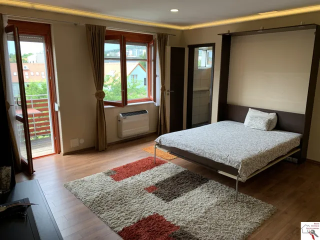 Eladó lakás Pécs, Egyetemváros, Eladó felújított teraszos, tégla garzonlakás Pécsett, Egyetemvárosban 42 nm