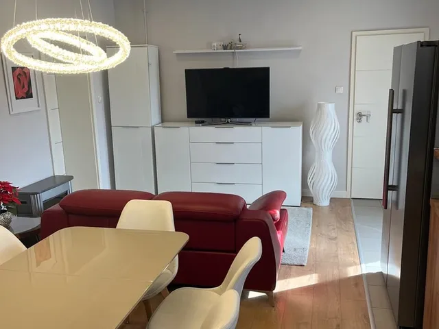 Kiadó lakás Pécs, Kiadó nappali + 2 hálós, erkélyes trendi lakás Pécsett a Semmelweis utcában 79 nm