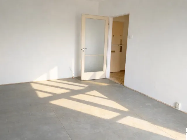 Eladó lakás Pécs, Kertváros, Eladó 10/8 emeleti 2 szobás lakás Pécsett a Varsány utcában 47 nm