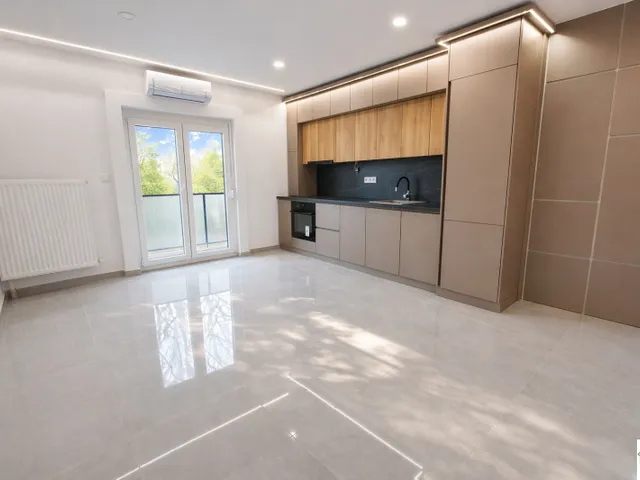 Eladó lakás Pécs, Egyetemváros, Eladó 4/1 em. prémium felújított erkélyes lakás Pécsett a Szántó K.J. utcában 54 nm