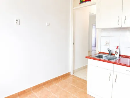 Eladó lakás Pécs, Kertváros, Eladó 4/3 emeleti, 3 szobás, erkélyes panellakás Pécsett a Maléter Pál úton 67 nm