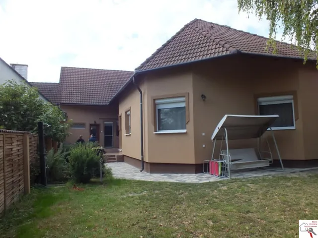 Eladó ház Pécs, Patacs 165 nm
