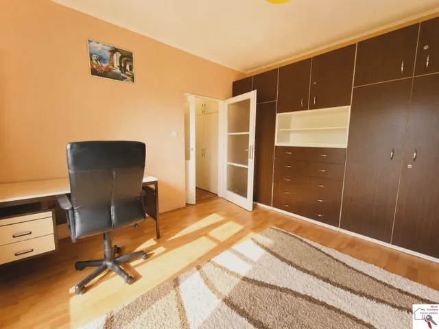 Eladó lakás Pécs, Egyetemváros, Eladó 2 szobás, erkélyes panellakás Pécsett a Szántó Kovács János utcában 53 nm