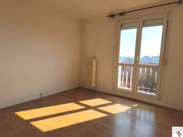 Kiadó lakás Pécs, Egyetemváros 47 nm