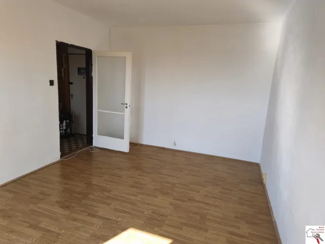 Kiadó lakás Pécs, Egyetemváros, Kiadó 9. em. 2 szobás, erkélyes lakás Pécsett a Magyar Lajos utcában 47 nm