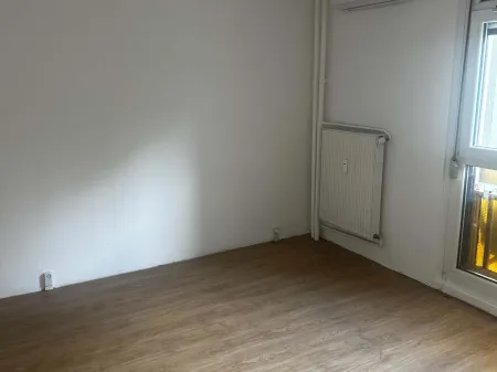 Eladó lakás Pécs, Belváros, Eladó 10/2 em. 2 szobás, erkélyes lakás Pécsett a Nagy Lajos kir. útján 52 nm