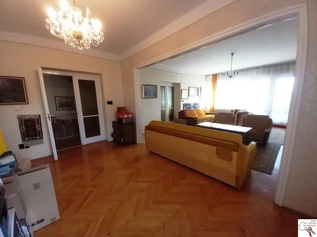 Eladó ház Pécs, Mecsekoldal, Eladó 3 szintes, nagy teraszos sorház garázzsal Pécsett a Surányi úton 230 nm