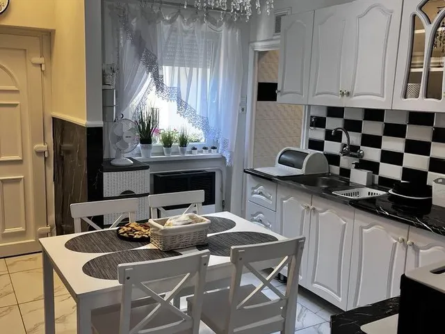 Eladó lakás Salgótarján, Vásártér 38 nm