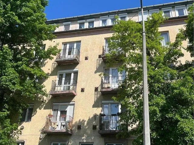 Eladó lakás Salgótarján, Vásártér 70 nm