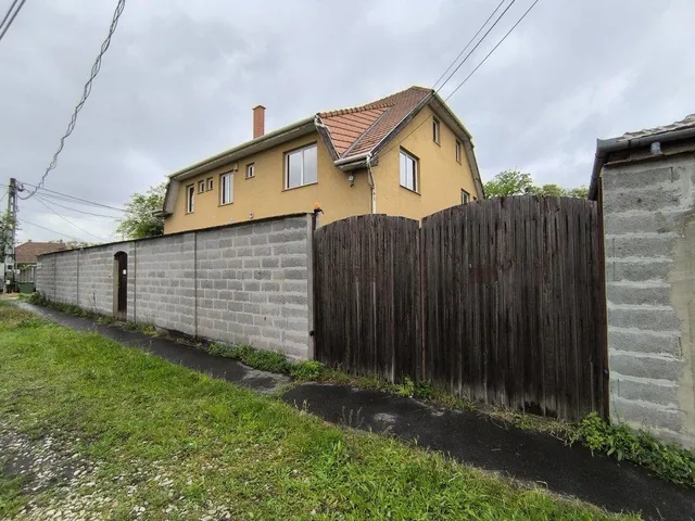 Eladó kereskedelmi és ipari ingatlan Budapest XVIII. kerület, Ferihegy 480 nm