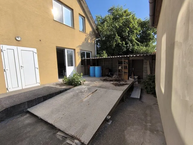 Eladó kereskedelmi és ipari ingatlan Budapest XVIII. kerület, Ferihegy 480 nm