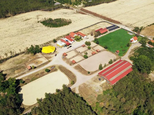Eladó kereskedelmi és ipari ingatlan Izsák 30000 nm