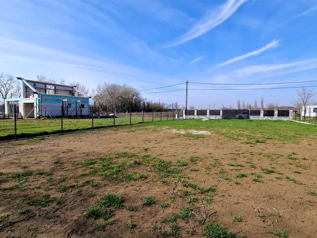 Eladó telek Szigetcsép 683 nm