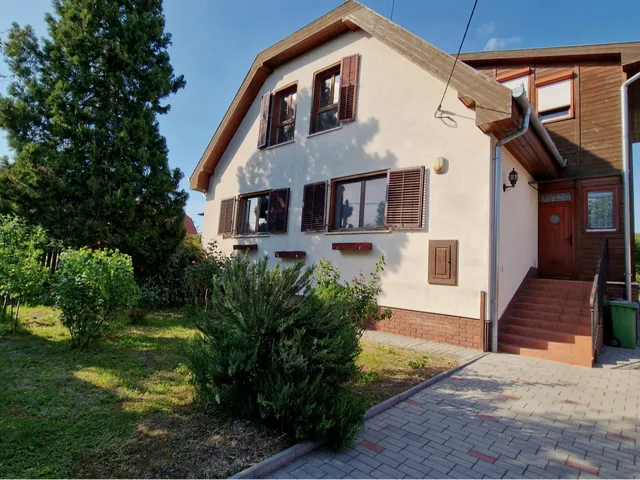 Eladó ház Halásztelek 220 nm