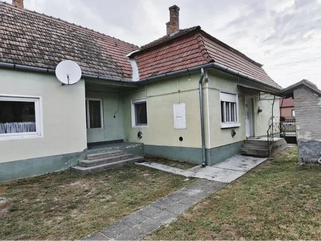 Eladó ház Áporka 120 nm