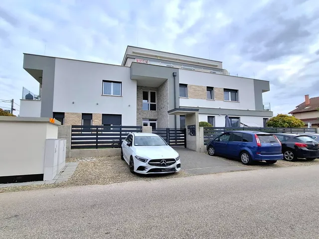 Eladó lakás Dabas 64 nm