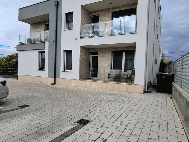 Eladó lakás Dabas 64 nm