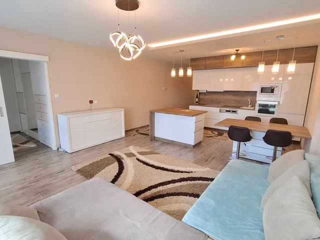 Eladó lakás Dabas 64 nm