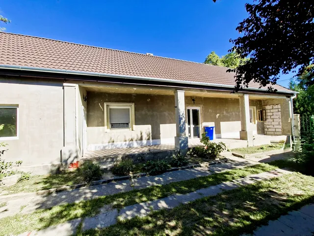 Eladó ház Áporka 200 nm