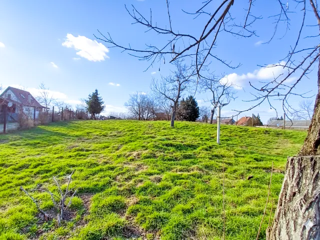 Eladó telek Taksony 2550 nm