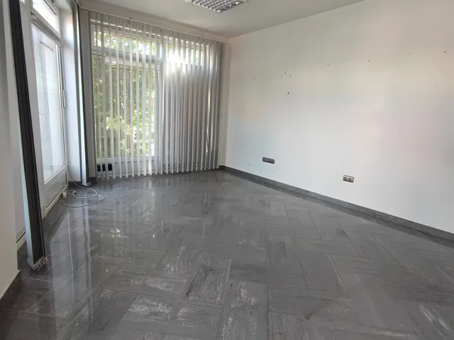 Kiadó kereskedelmi és ipari ingatlan Gödöllő 31 nm