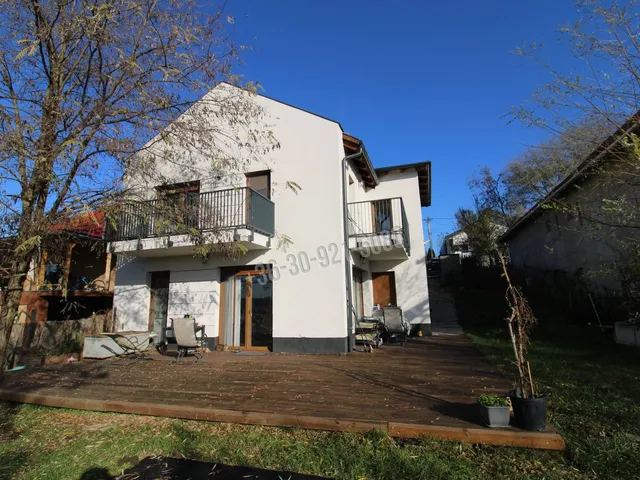 Eladó lakás Pécel, Csatáridűlő 202 nm