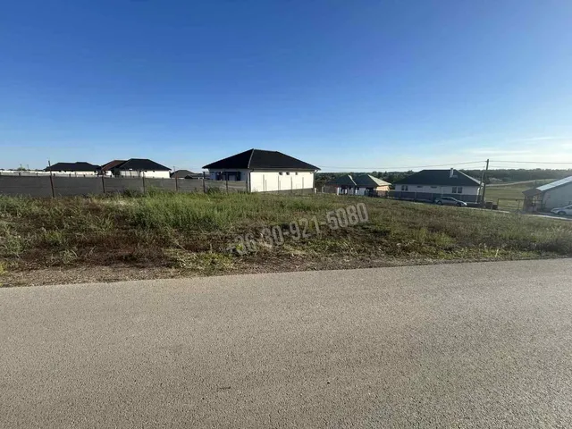 Eladó telek Dány 1055 nm